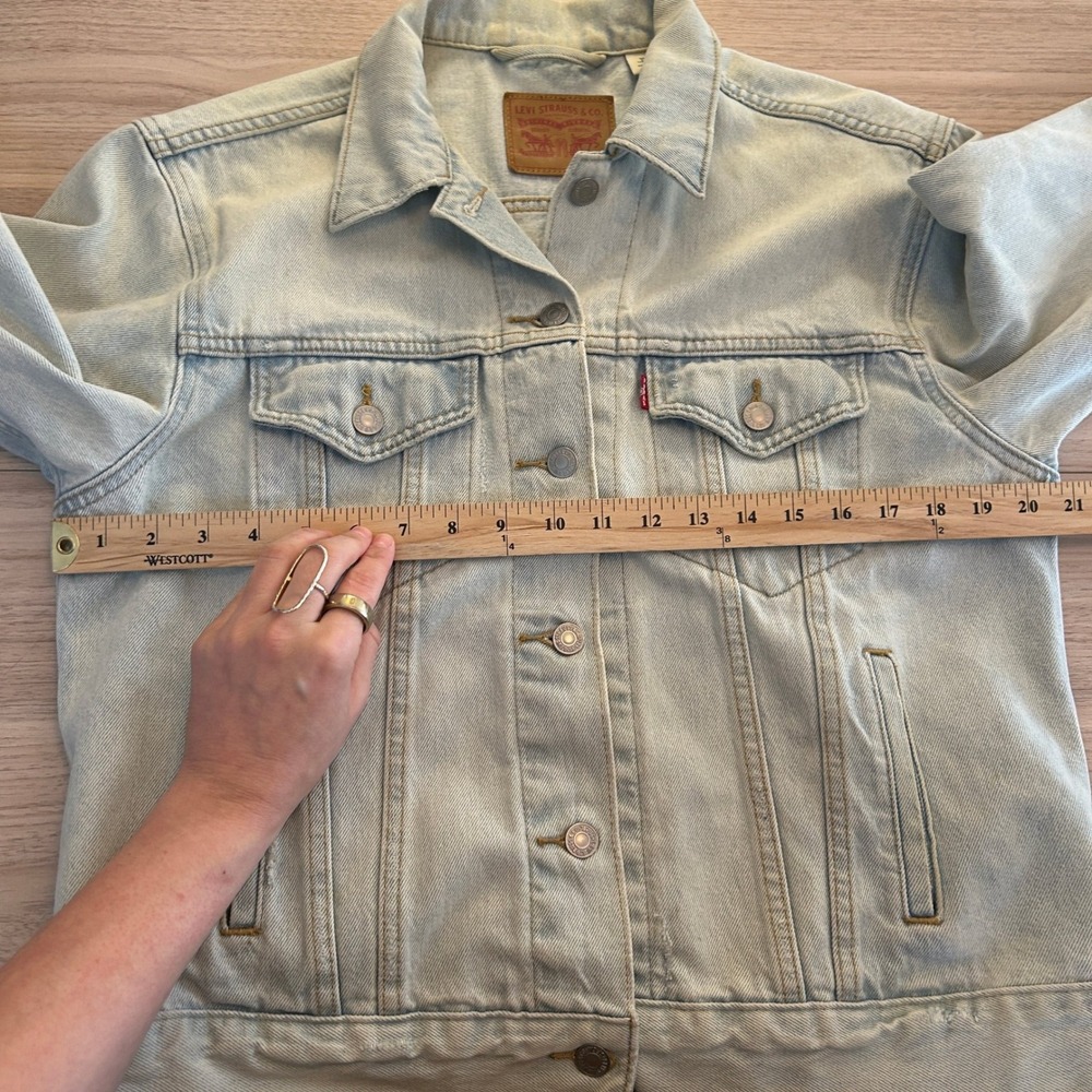 Levi's Denim Trucker Jacket Light Wash Blue Size L - Picture 5 of 9